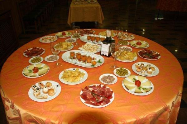 Hotel Los Chiles Villanueva Del Arzobispo Restaurang bild