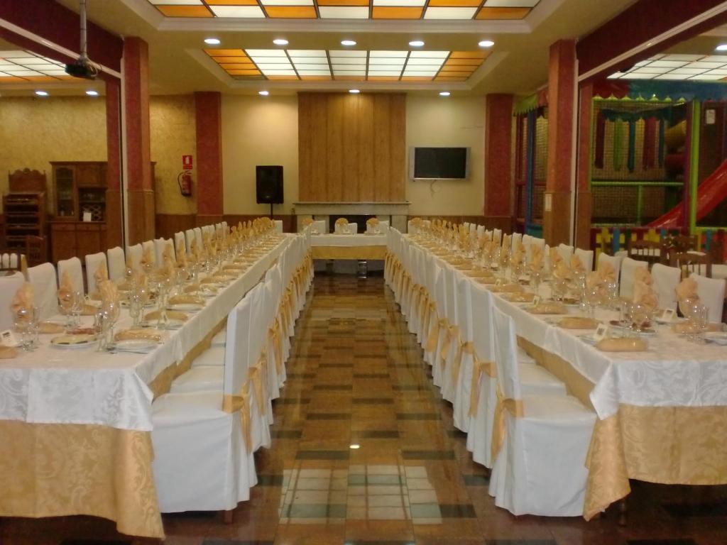 Hotel Los Chiles Villanueva Del Arzobispo Restaurang bild
