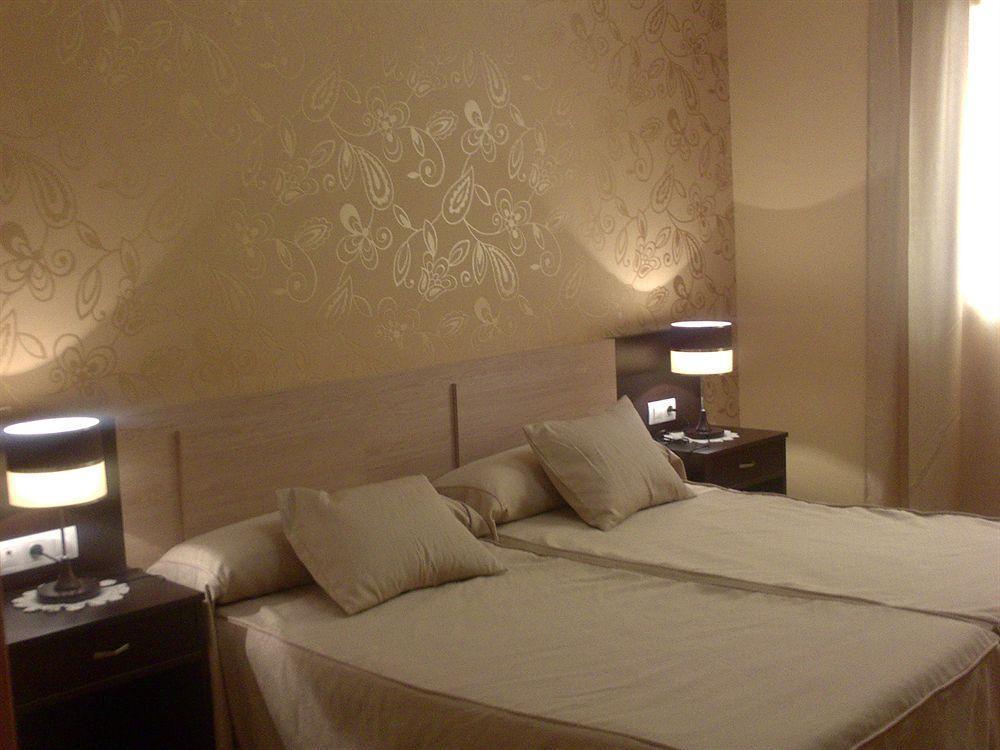 Hotel Los Chiles Villanueva Del Arzobispo Rum bild