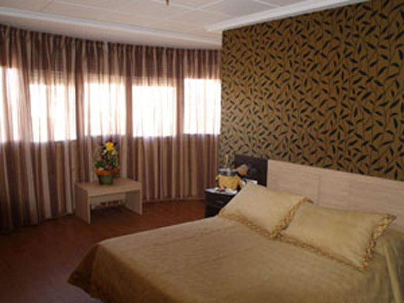Hotel Los Chiles Villanueva Del Arzobispo Rum bild